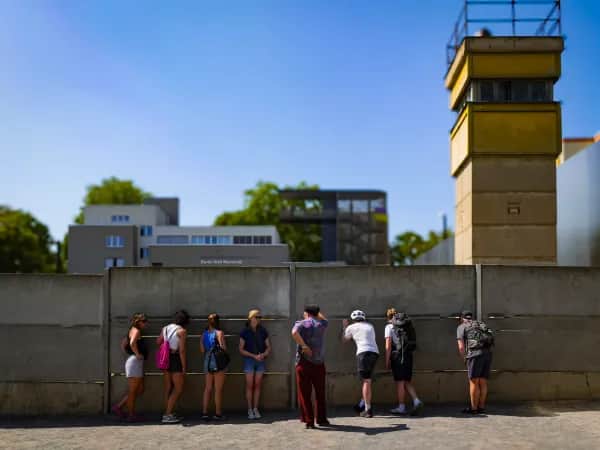 Drittes Reich & Berliner Mauer auf dem Bike erleben – Geführte Fahrradtour zu Originalschauplätzen